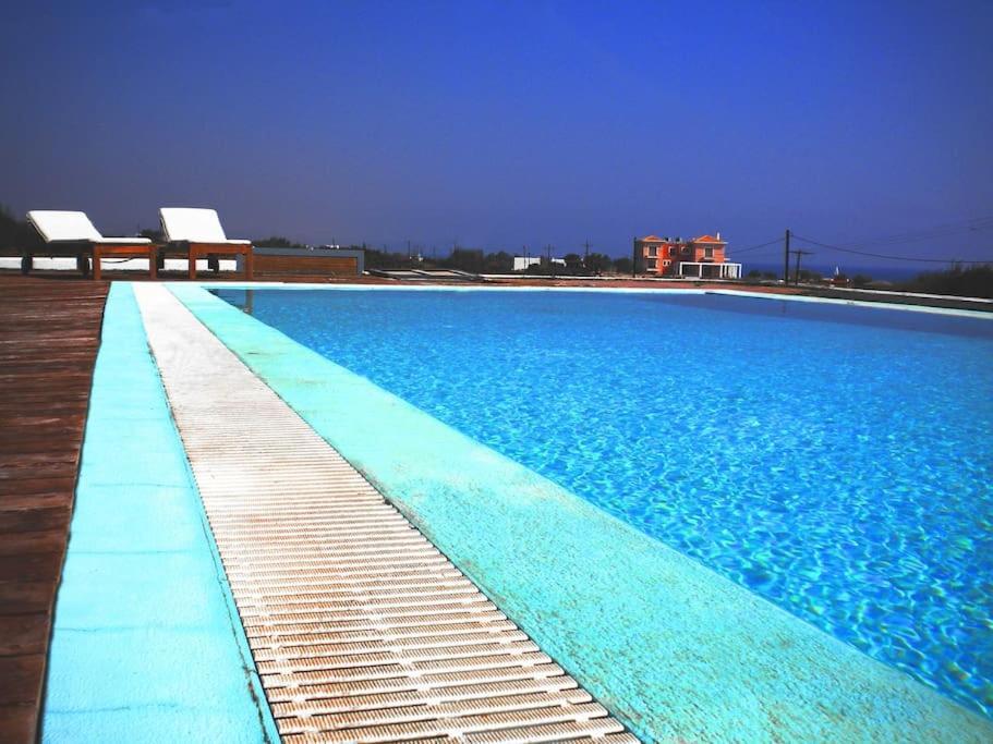 Cristelia Seafront & Pool Villa Lakhaniá Exterior photo